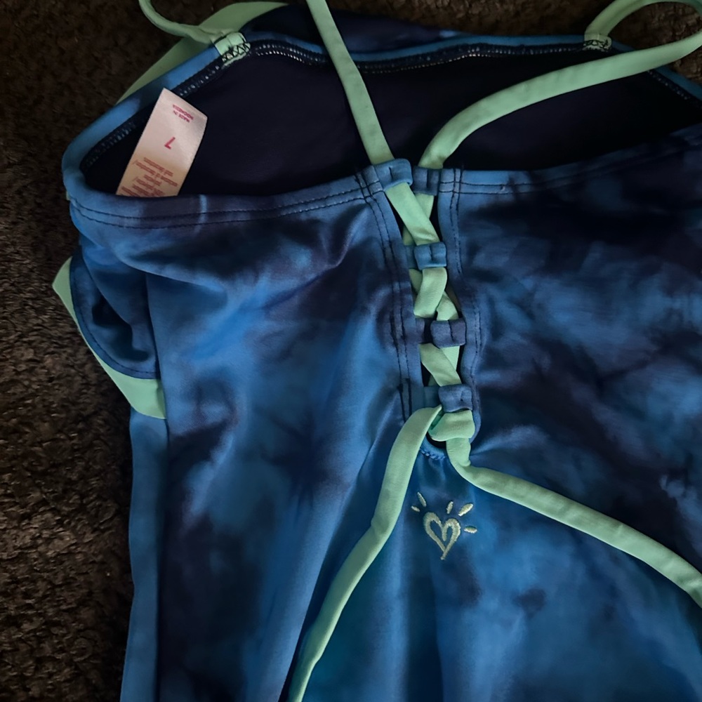 Swimsuit - Picture 6 of 7